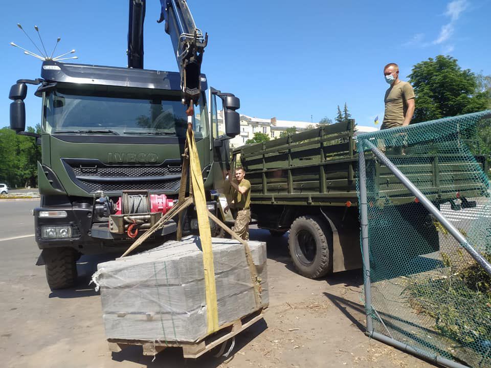 Донеччина: Шпали від демонтованих колій допоможуть зміцнити позиції