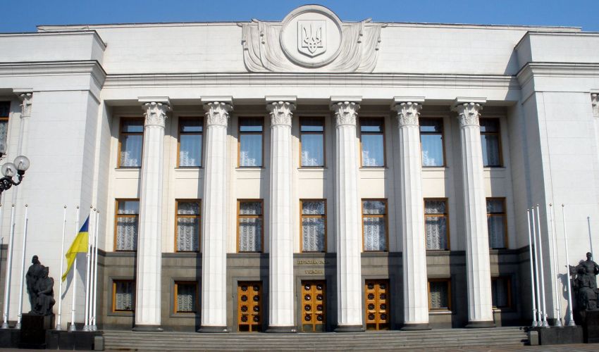 Учені з Дніпропетровщини одержали стипендії Верховної Ради
