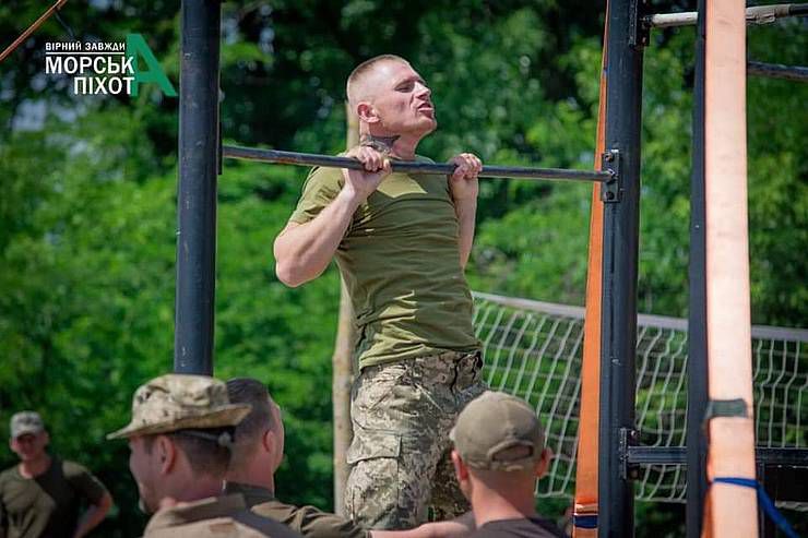 У бригаді морської піхоти  відбувся чемпіонат  з командного підтягування