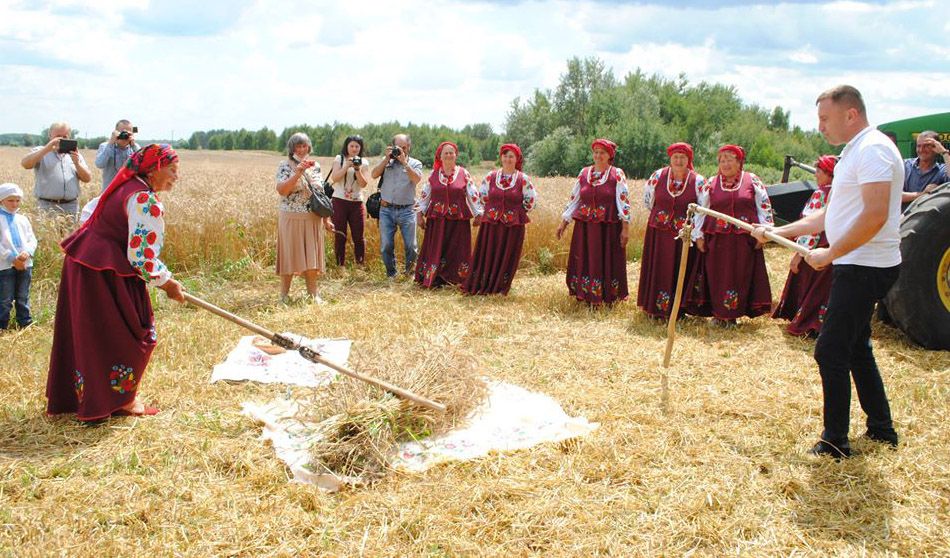 Жнивують усі райони