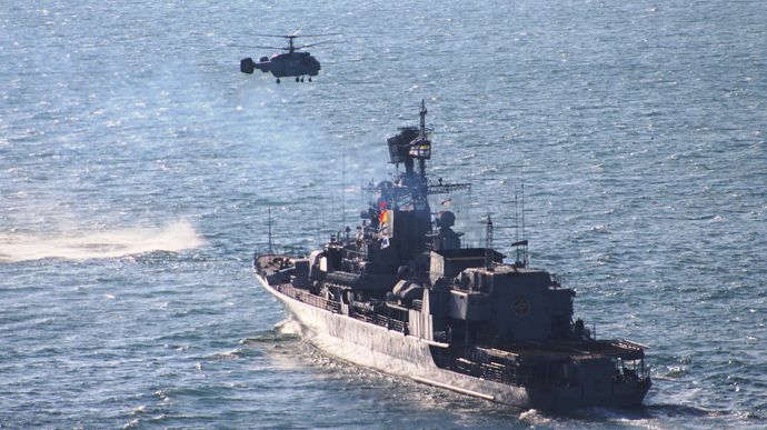 Постраждалого моряка евакуювали вертольотом
