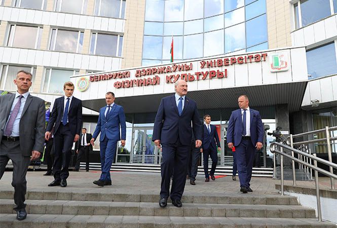 Мінська ніч після виборів була аж надто гаряча