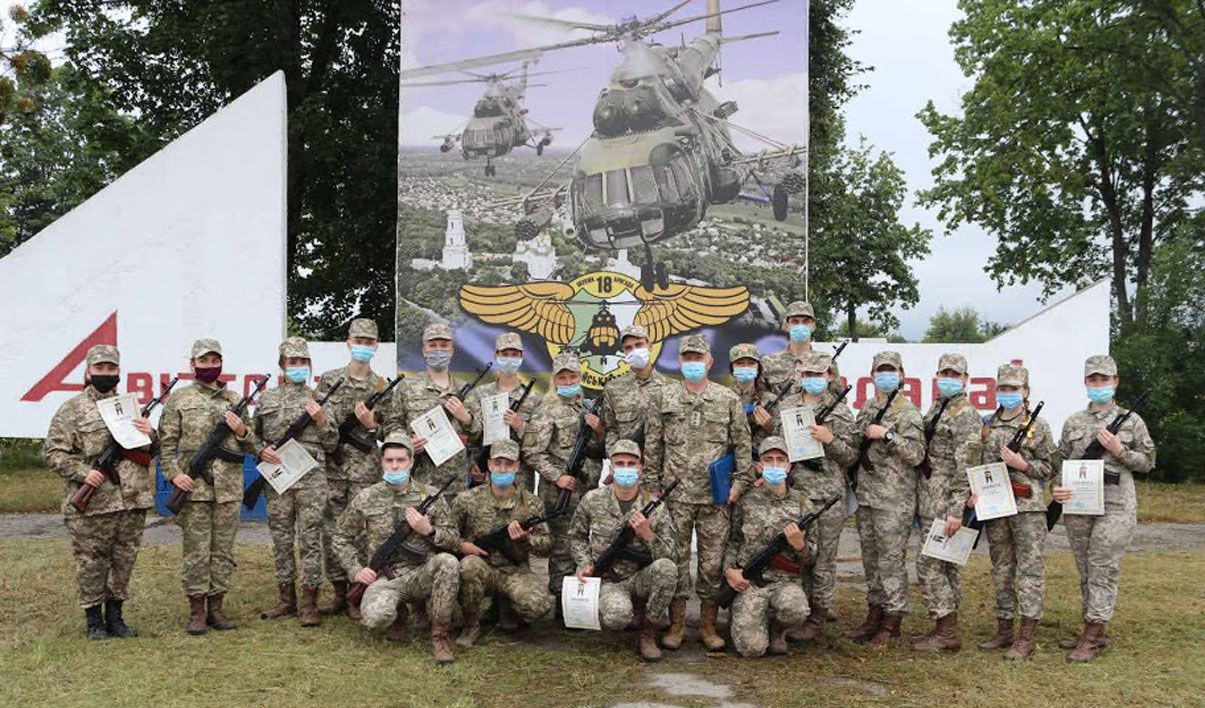 Молодим курсантам офіцерські погони не тиснутимуть