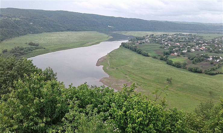 Прикарпаття: Дністровський каньйон перетворився на великий смітник