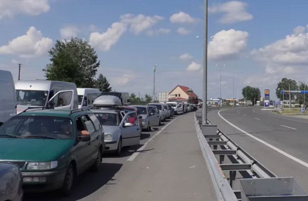 Закарпаття: На пунктах пропуску утворилися затори