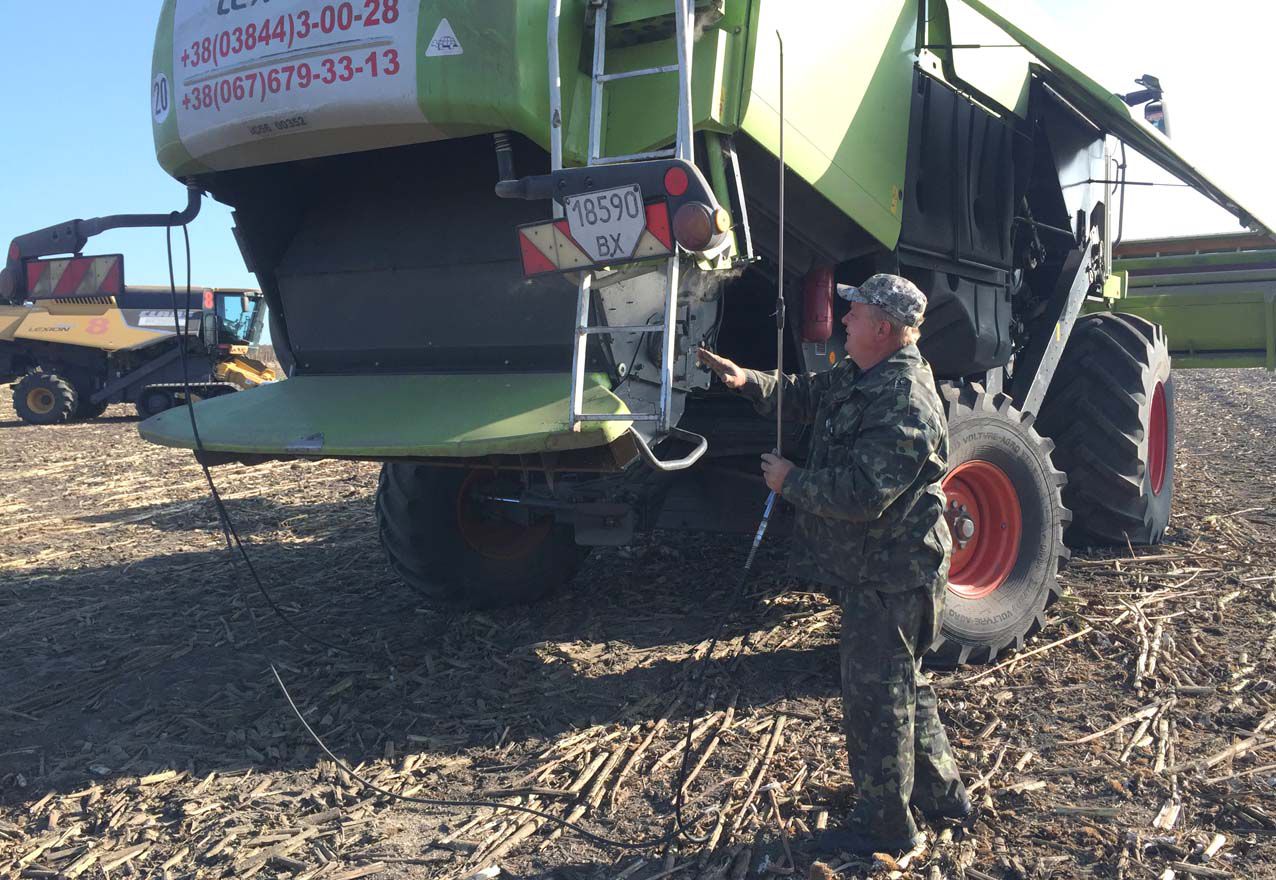 У Хмельницькій області продовжується збір врожаю соняшнику