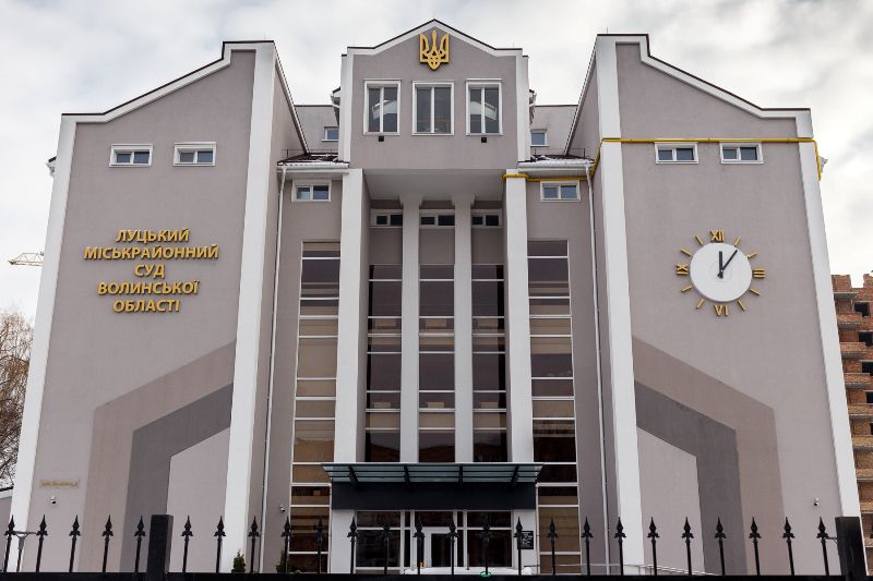 Луцьк: Лікар і... сутенер за сумісництвом