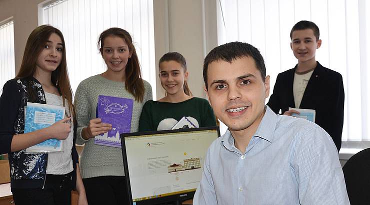Бажання будувати світ, що за шкільним вікном