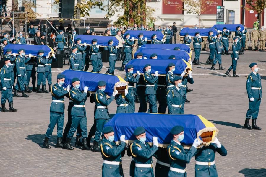 Попрощалися із загиблими в авіакатастрофі Ан-26