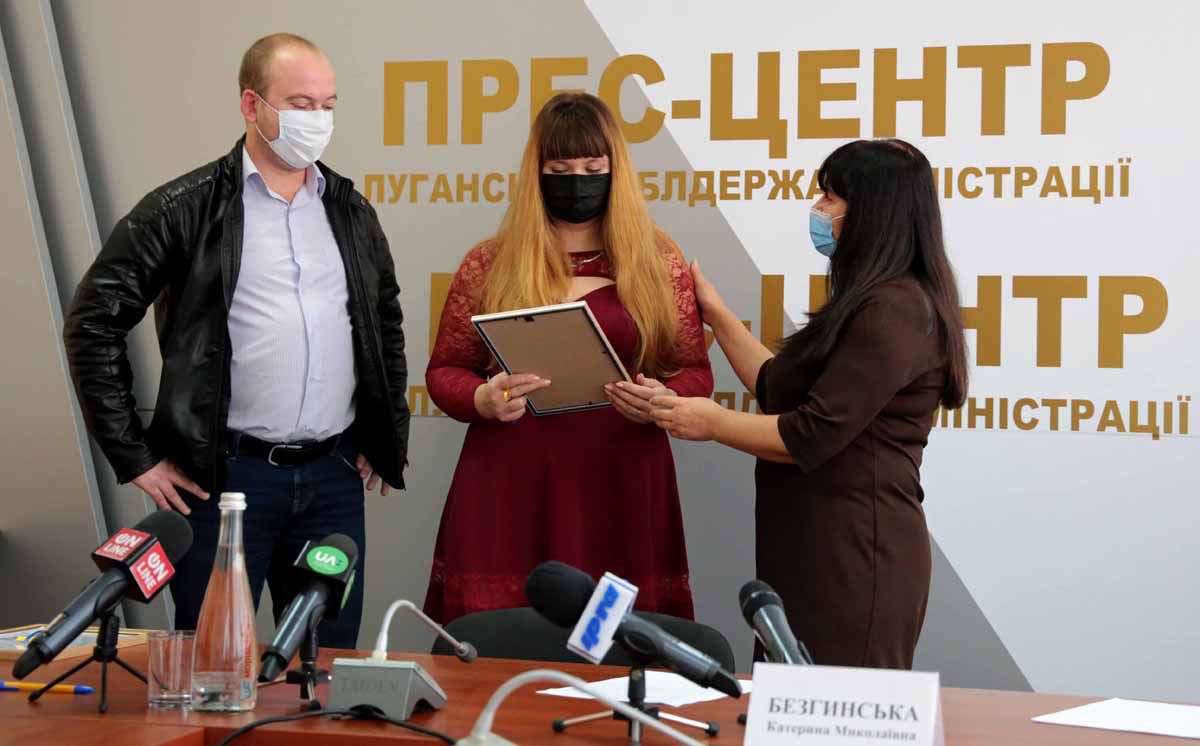 Луганщина: Родини, що їх війна позбавила житла, отримали квартири
