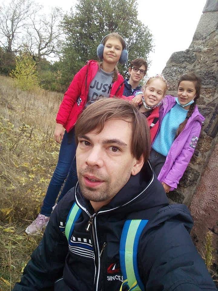 Креативність — це коли звичайні бетонні стовпи перетворюються на «мальви»