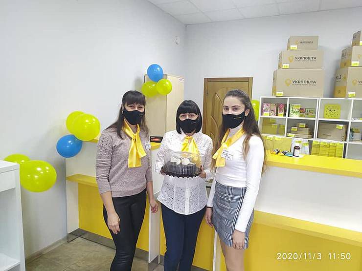 Полтава: Торт для поштовиків підсолодить будні їхніх клієнтів
