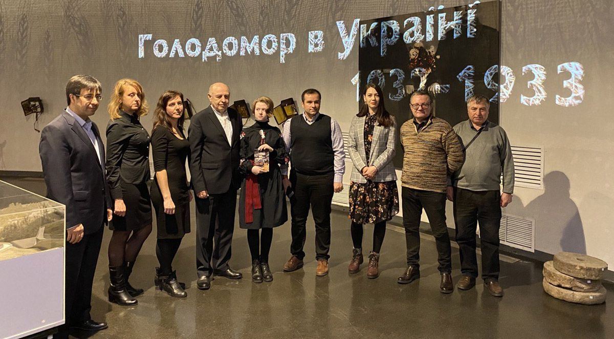 У музеї презентували книгу відомого  історика «Голодні,  босі і роздіті…»