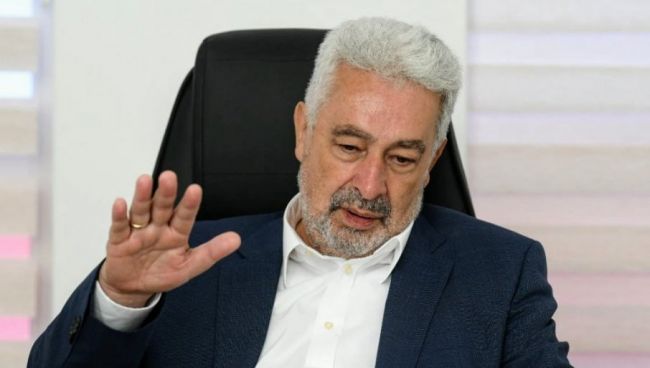 Усіх коней на переправі поміняли...
