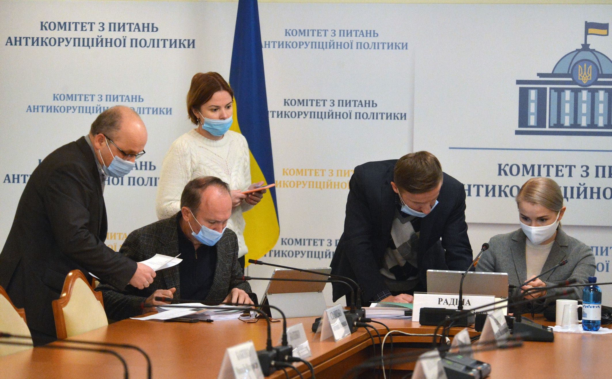 Народні депутати мають ухвалити низку документів, щоб врегулювати конституційну кризу