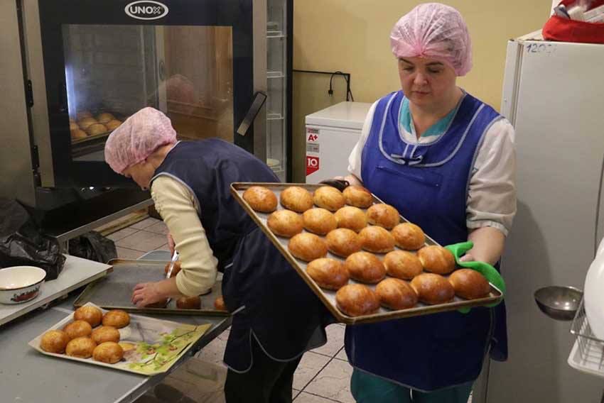 Маріуполь: Благодійна їдальня розробила меню