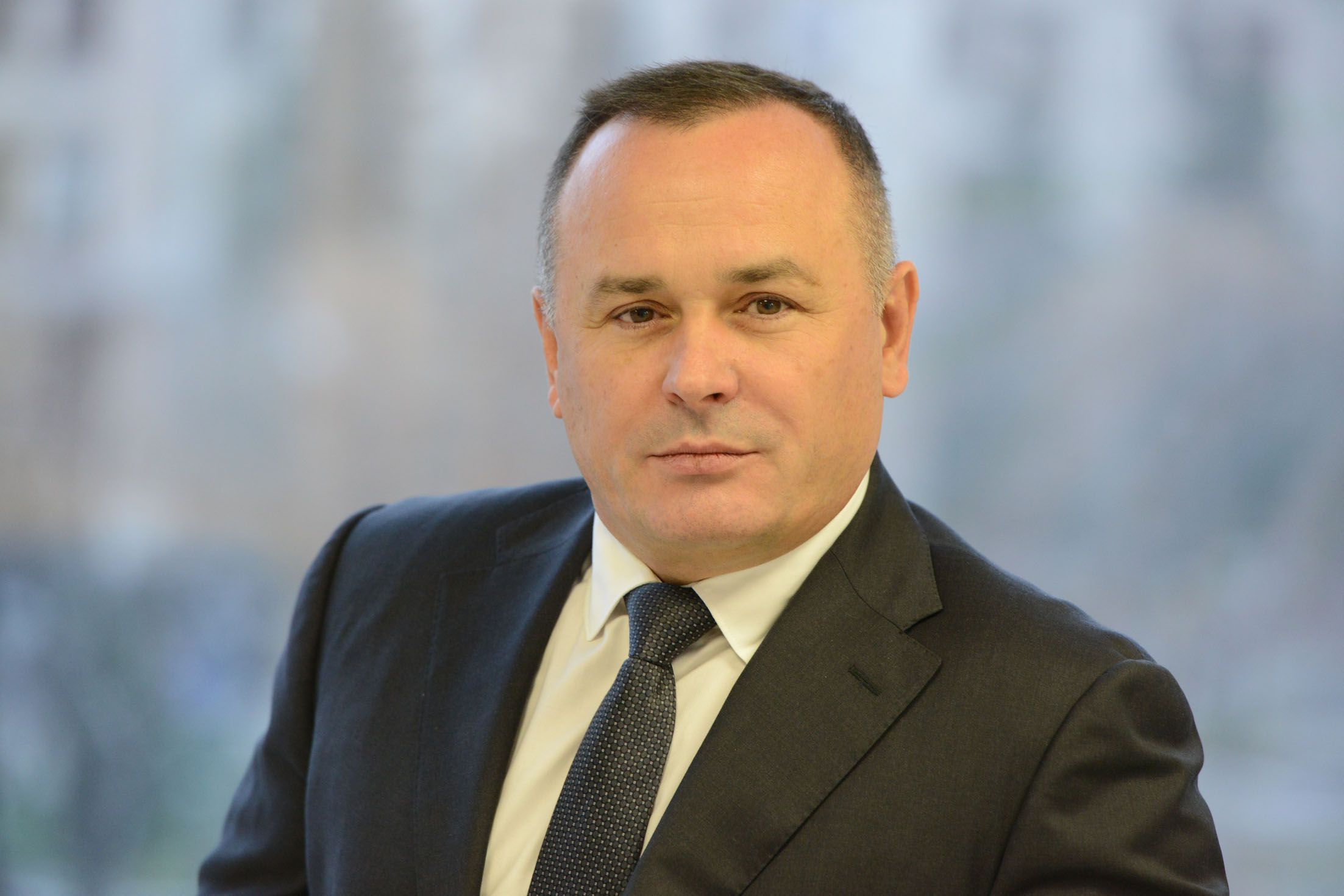 Дотримуватися зобов’язань згідно з Конвенцією МОП і прав людини