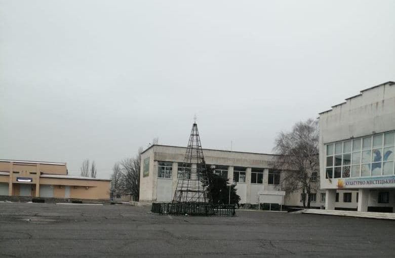 Херсонщина: Новорічна ялинка відродилася з попелу