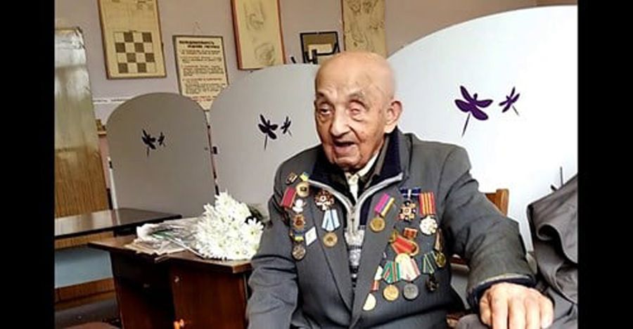 За три роки... до століття