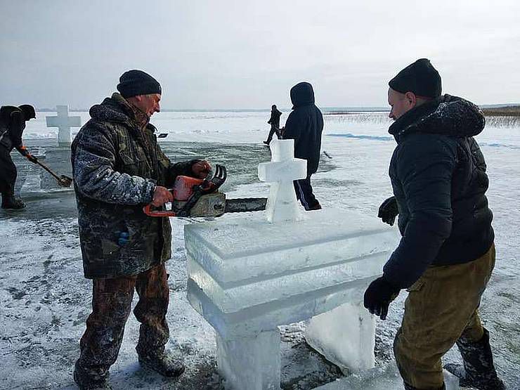 Волинь: Вирізали з криги хрест