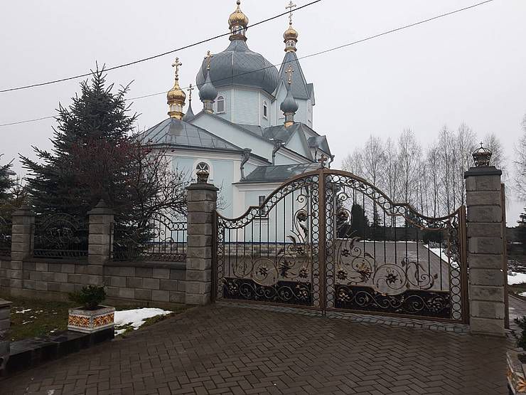 Рівненщина: Жителям Корця, як вони кажуть, допомагає виживати віра у Бога