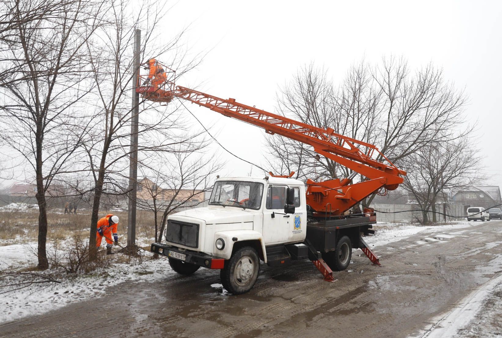 Дніпро: Нічийні вулиці побачили світло