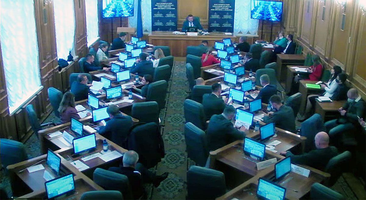Не для того громади створювали, щоб забирати в них гроші