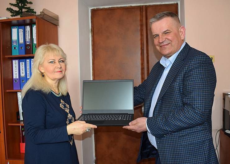 Народний депутат подарував  оргтехніку «Ветеранському простору»
