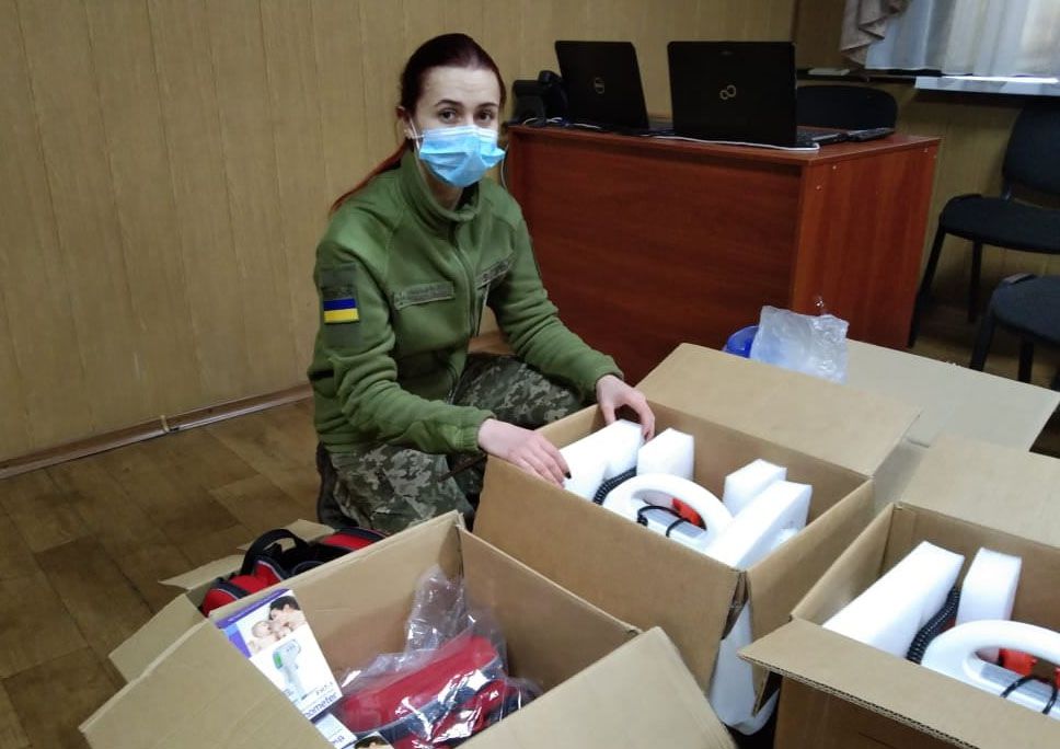 Донеччина: Контрольні пункти отримують медобладнання