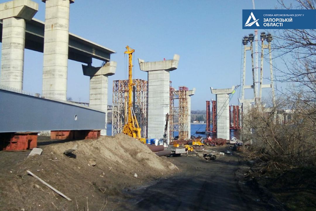 Запоріжжя: Магістраль будують цілодобово