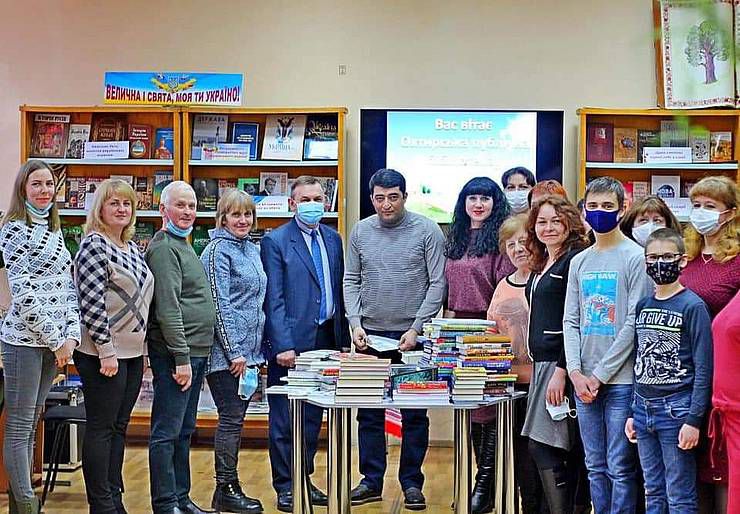 Книжки від благодійників поповнили бібліотеку на Сумщині
