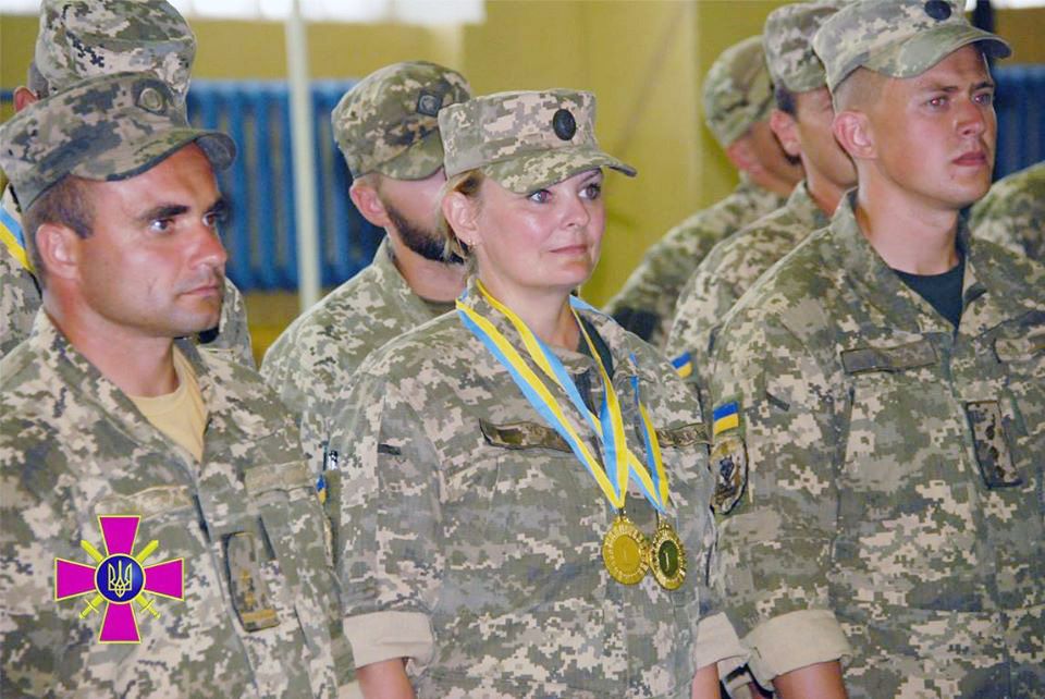 Сержант Галина Шульга  перевершить багатьох чоловіків у вмінні влучно стріляти