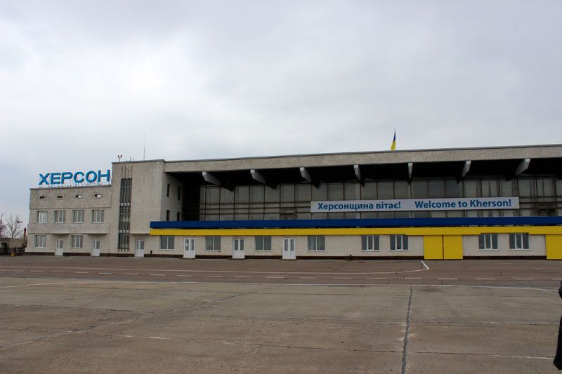 У Херсоні продовжать злітну смугу