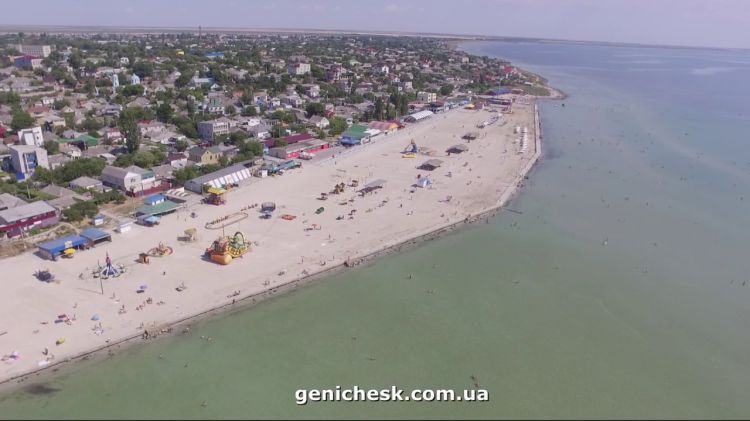 На Херсонщині причепурили азовські пляжі