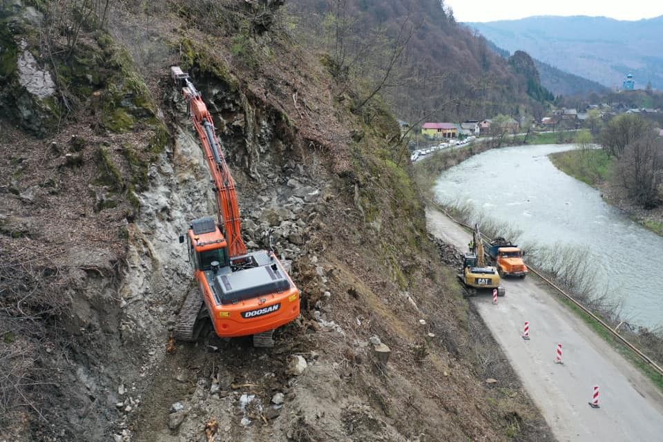 Ремонтують дороги до відомих оздоровниць Закарпаття