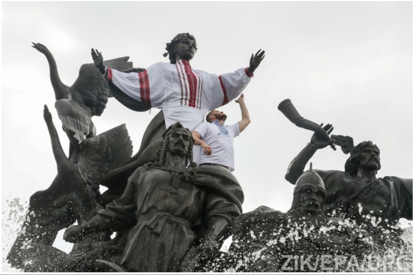 Всесвітньому дню вишиванки — 15 років