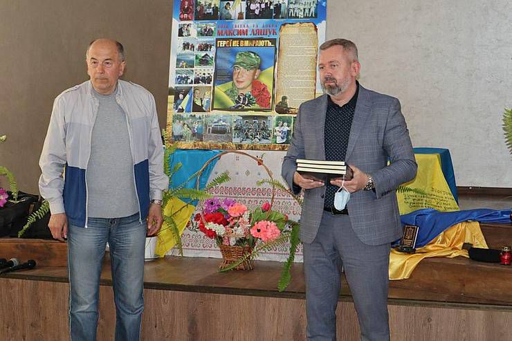 Рівненщина: У книжці є розділ і про загиблого в АТО земляка