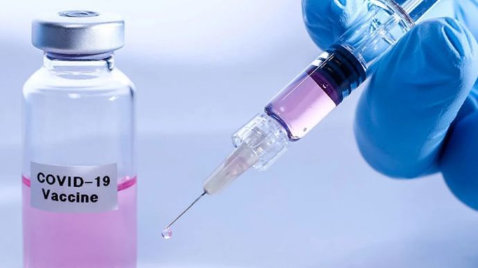 Прилетіла перша партія вакцини Pfizer, закупленої за кошти держбюджету