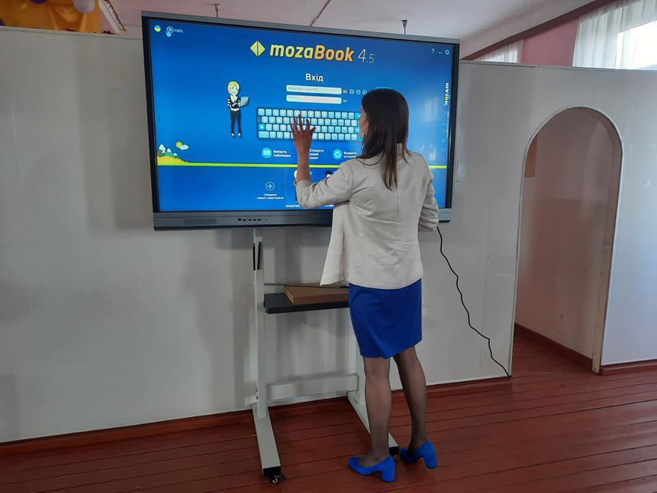 Усі школи Хмельницької територіальної громади мають смартборди