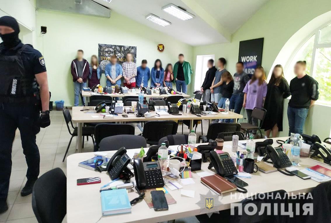 У Чернігові накрили підпільний колл-центр