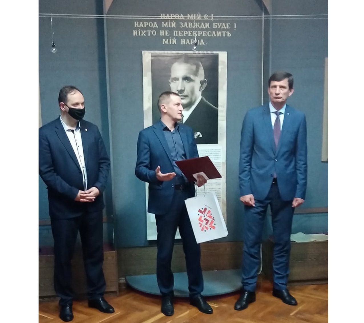 Івано-Франківськ: Виставка розповідає  про легендарного засновника ОУН
