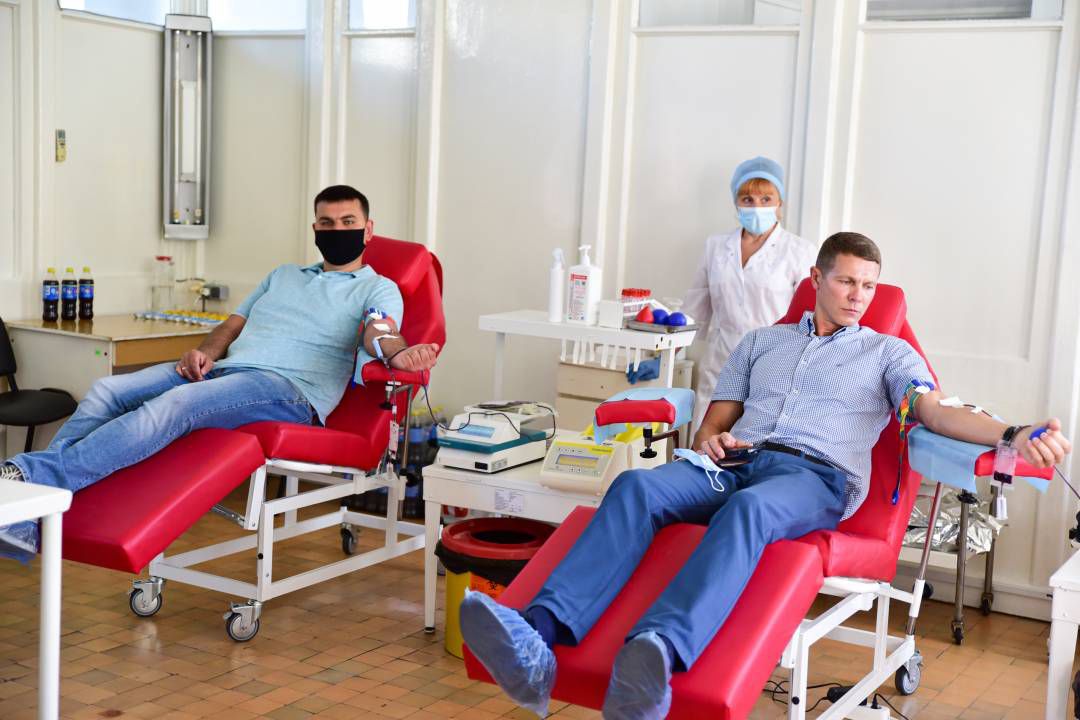 Депутати Чернігівської міськради — донори