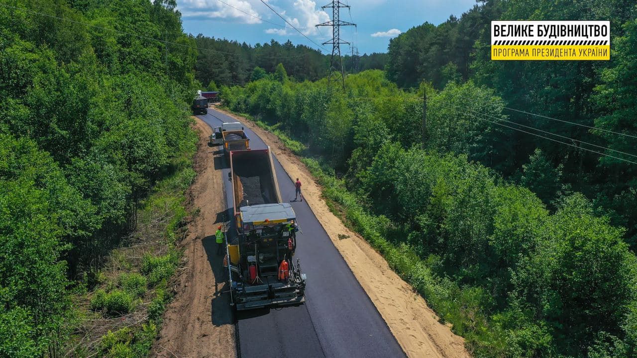 Волинь: Замість бруківки — гладенький асфальт