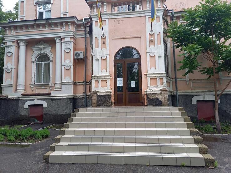 Оріхівська міськрада стала недоступною й небезпечною
