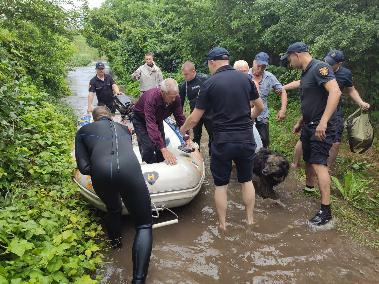 Донеччина: Поблизу Маріуполя вода перелилася через дамбу 