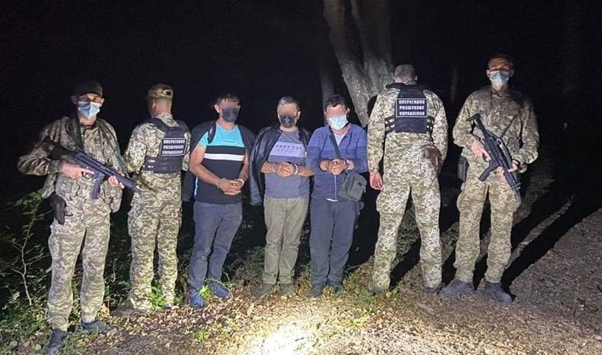 На Закарпатті затримано групу нелегалів