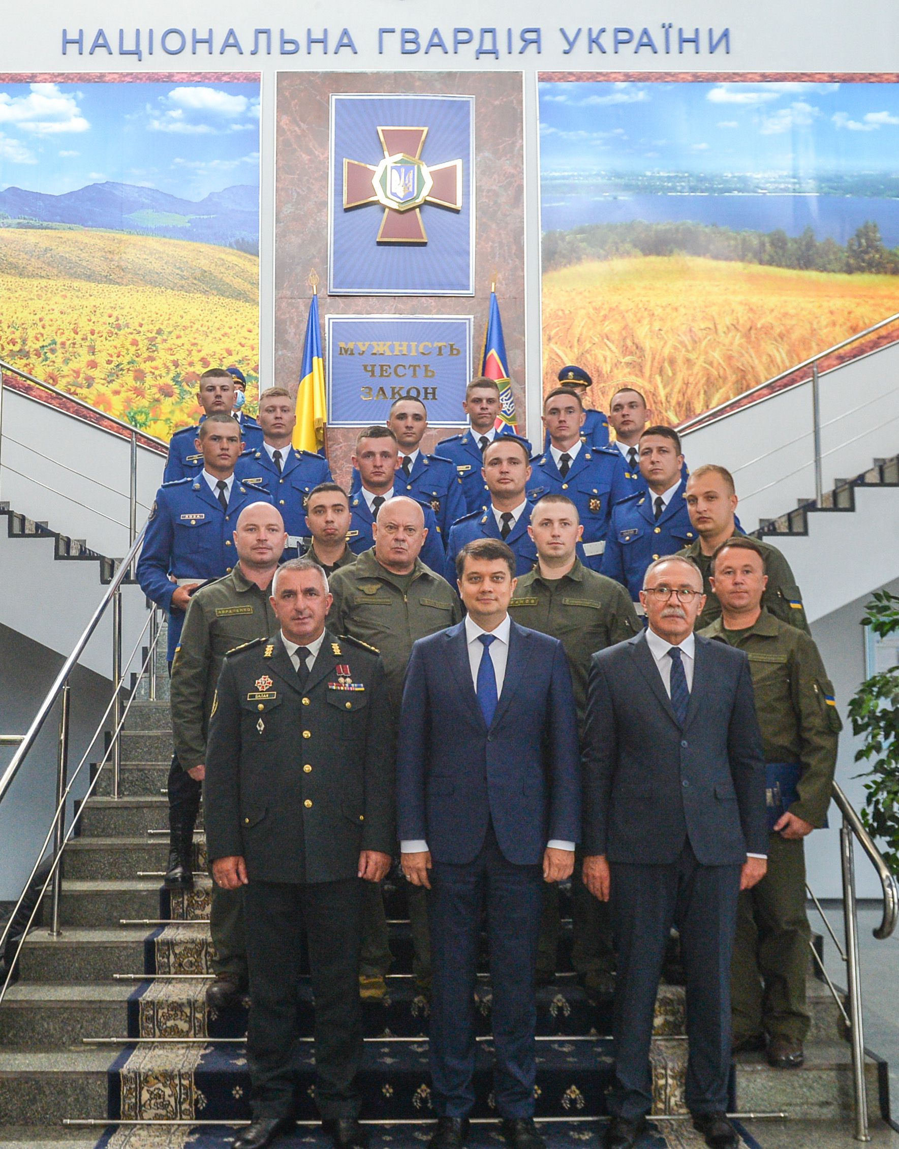 Голова Верховної Ради до Дня Конституції нагородив військовослужбовців Національної гвардії