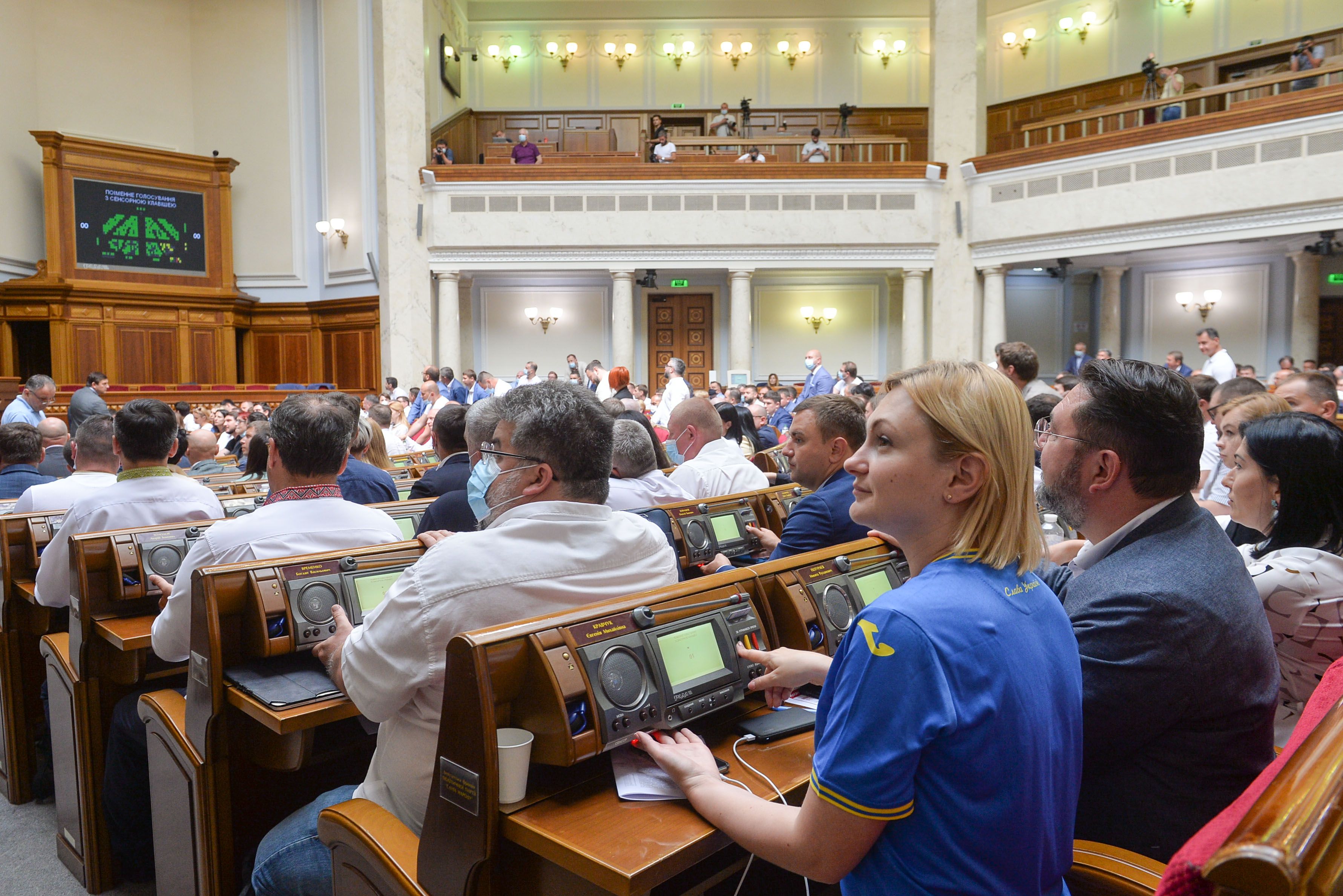 Ліквідували корупційну схему збагачення на паспортах моряка