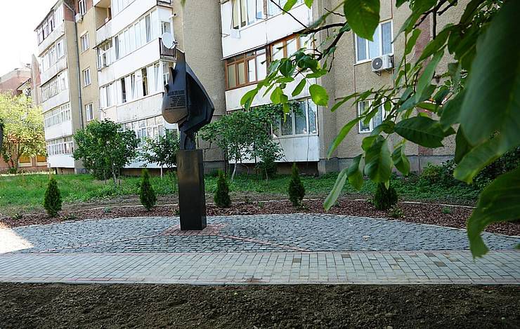 В Ужгороді оновили «Розірваний лист життя»