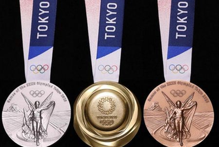 Самостійно одягатимуть  собі на шию медалі